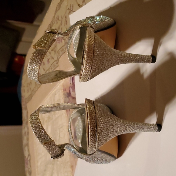Silver Valentine's Franco shoes - Picture 4 of 4